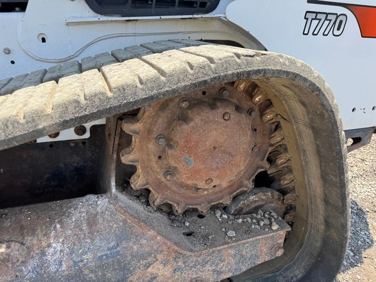 2023-bobcat-t770-image-15