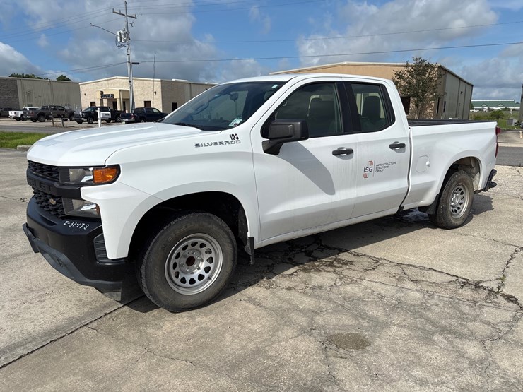 #3626-•-2021-chevrolet-silverado-pickup-truck-image-1