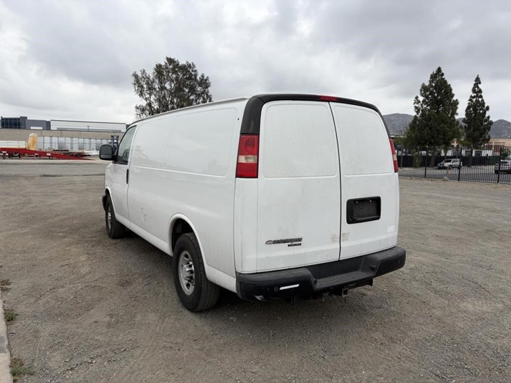 2014-chevrolet-express-3500-image-4