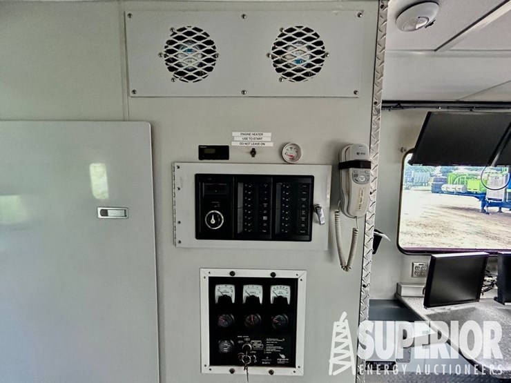 (x)-(9-41)-2012-turnkey-8'w-x-44'l-command-center,...-image-20