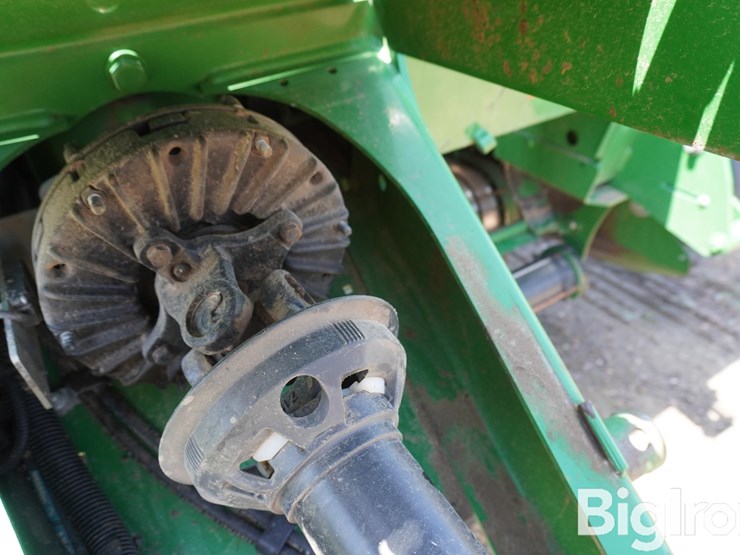2022-john-deere-560m-image-9