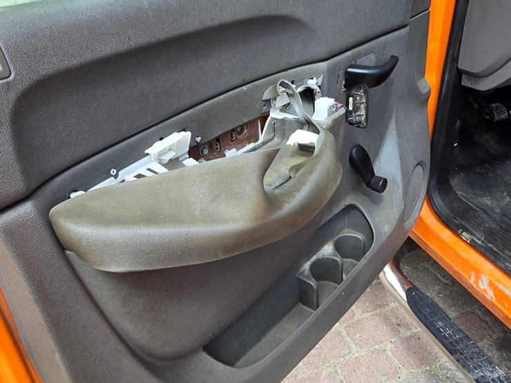2013-chevrolet-silverado-3500-image-41