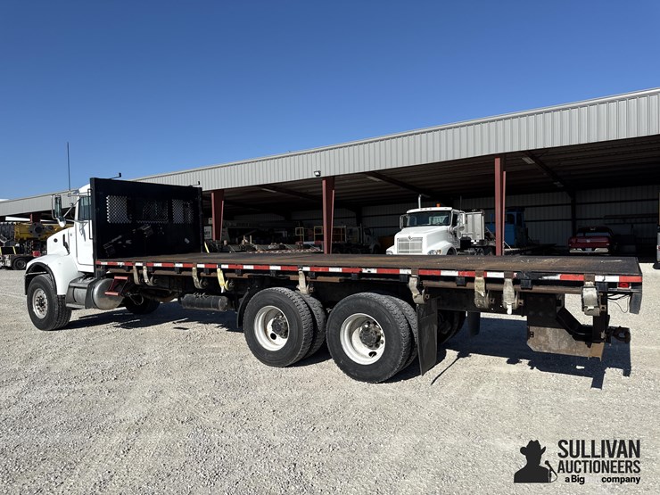 2001-peterbilt-330-image-7