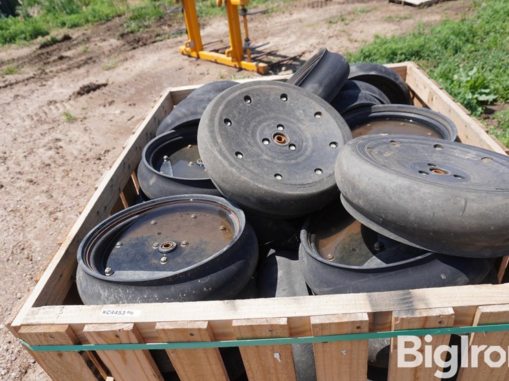 case-ih-gauge-wheels-image-8