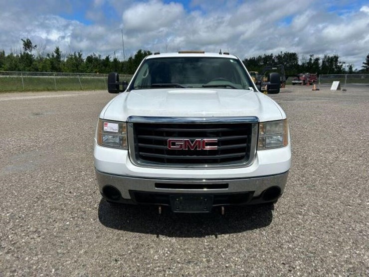 2010-gmc-2500hd-image-3