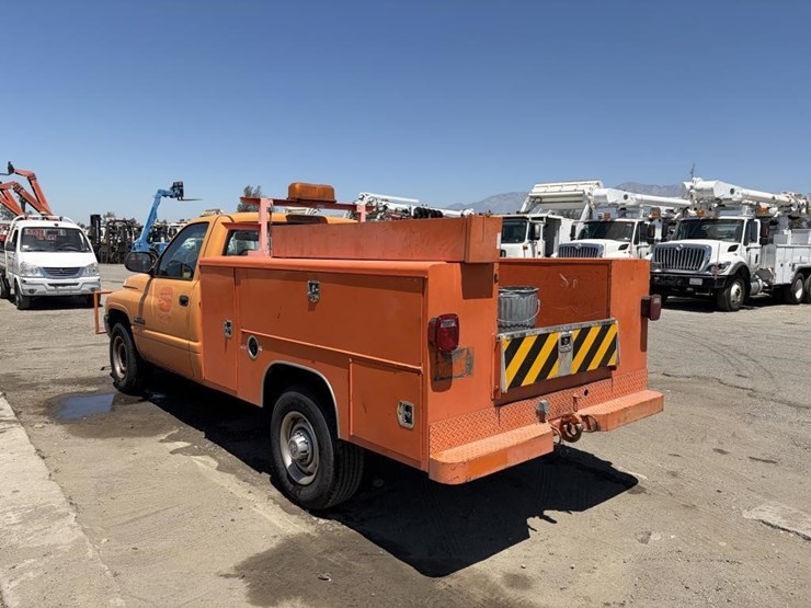 2001-dodge-2500-image-4