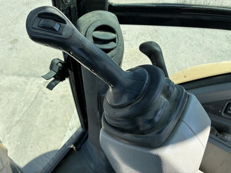 2014-caterpillar-430e-image-44