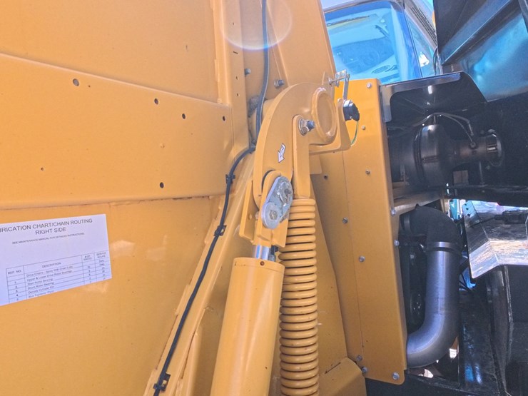 #1027-•-2020-vermeer-zr5-self-propelled-baler-image-69