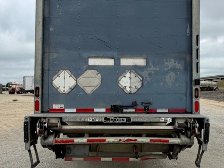 2016-peterbilt-220-image-6
