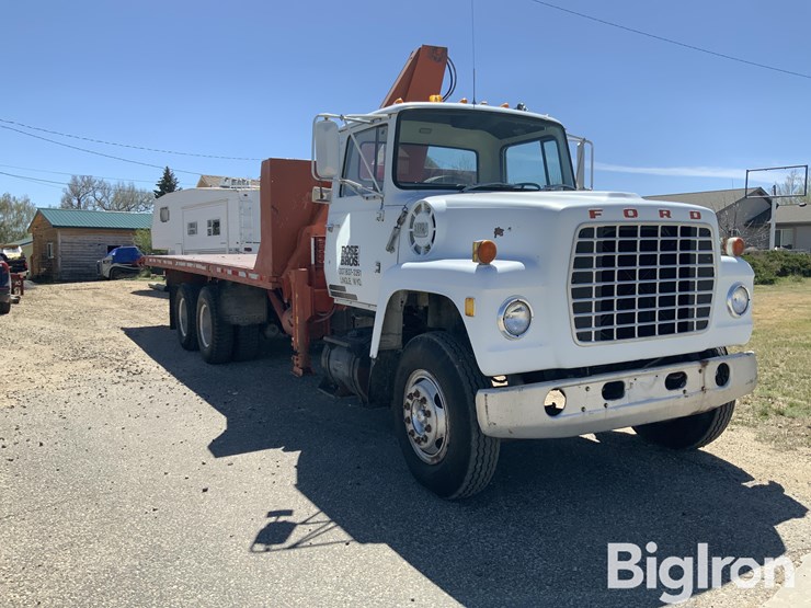 1975-ford-lt8000-t/a-rollback-truck-w/knuckle-boom-&-winch-image-3
