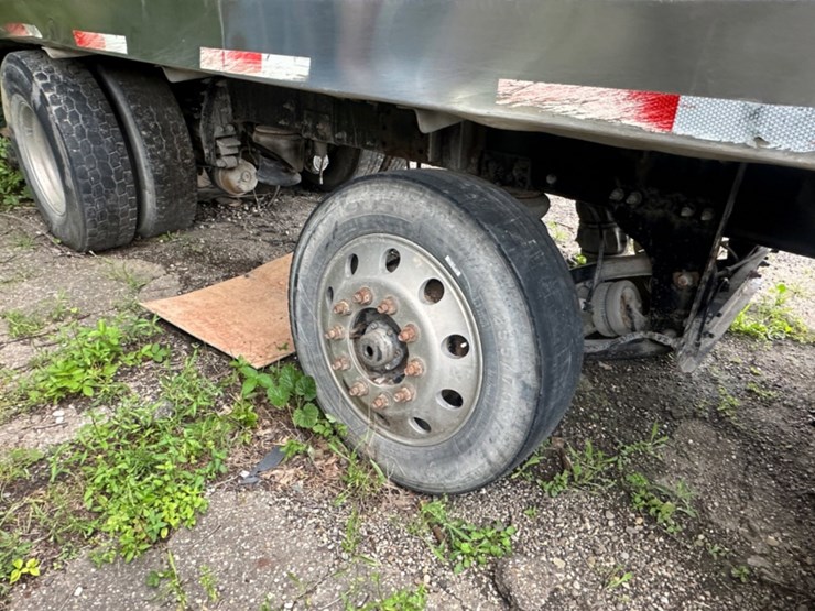 2019-peterbilt-567-image-5