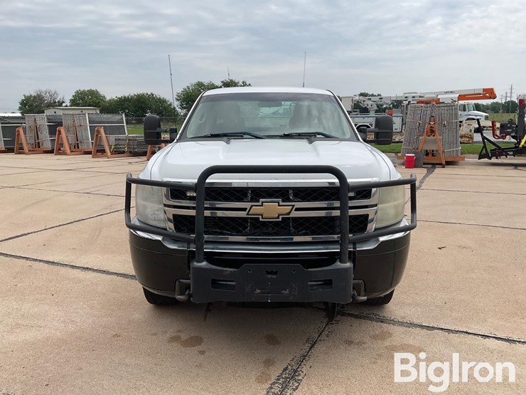 2011-chevrolet-2500-image-2