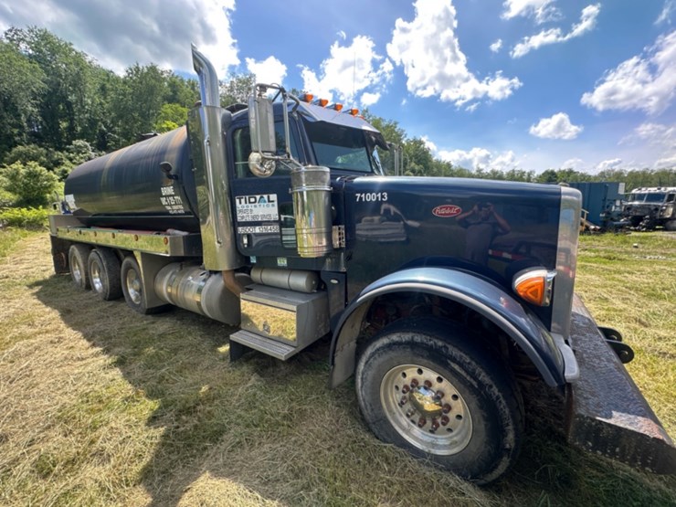 2010-peterbilt-367-image-3