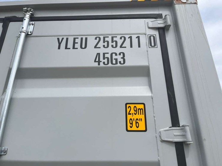#4001-•-40ft-shipping-container-image-25