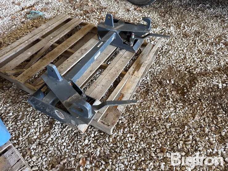 tar-river-attachment-euro-to-skid-steer-adapter-plate-image-3
