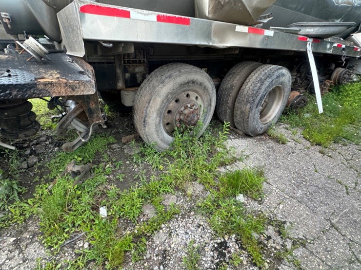 2019-peterbilt-567-image-4