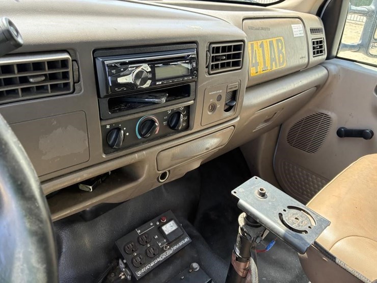 2001-ford-f350-image-17