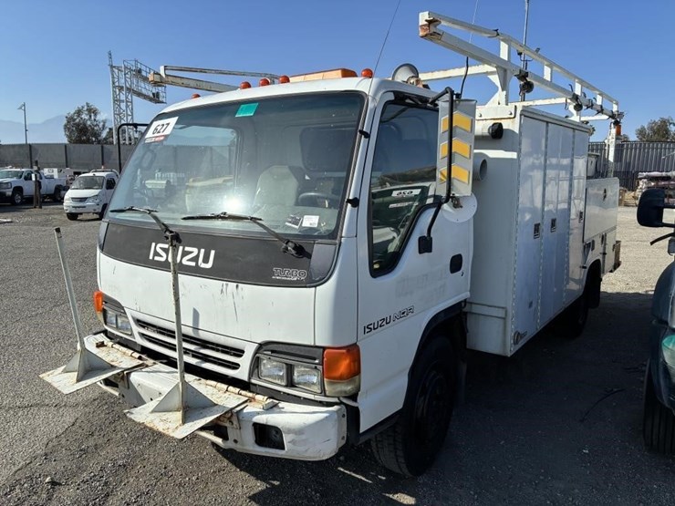 2005-isuzu-nqr-image-1