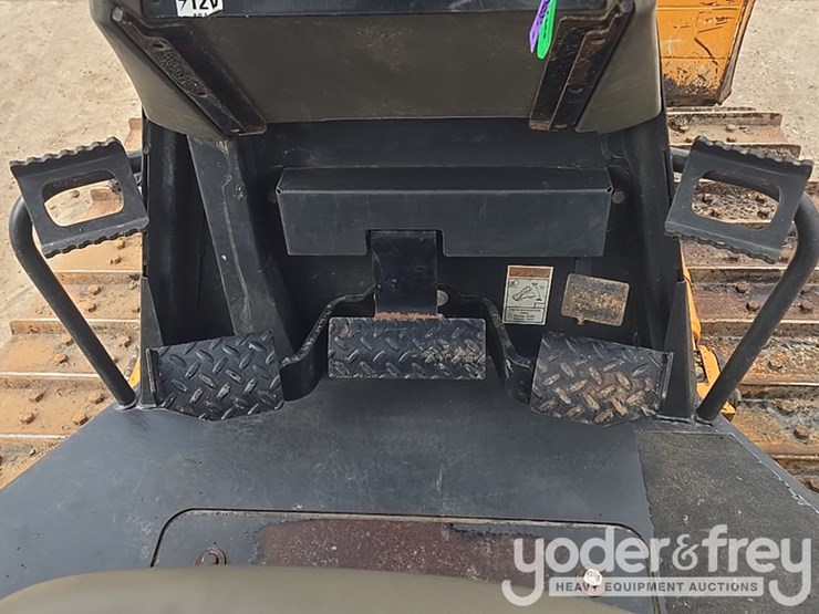 2017-case-650l-image-45