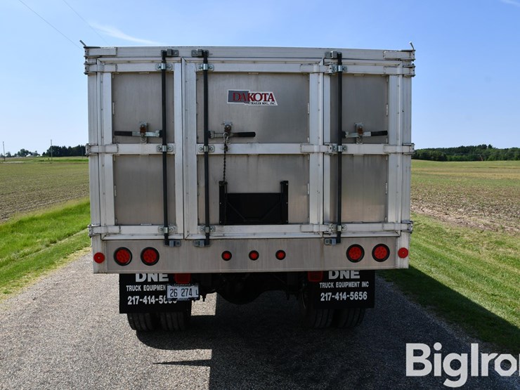 2025-ford-f750-image-6