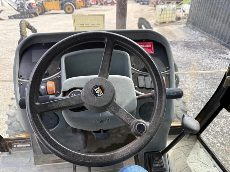 caterpillar-420d-image-23