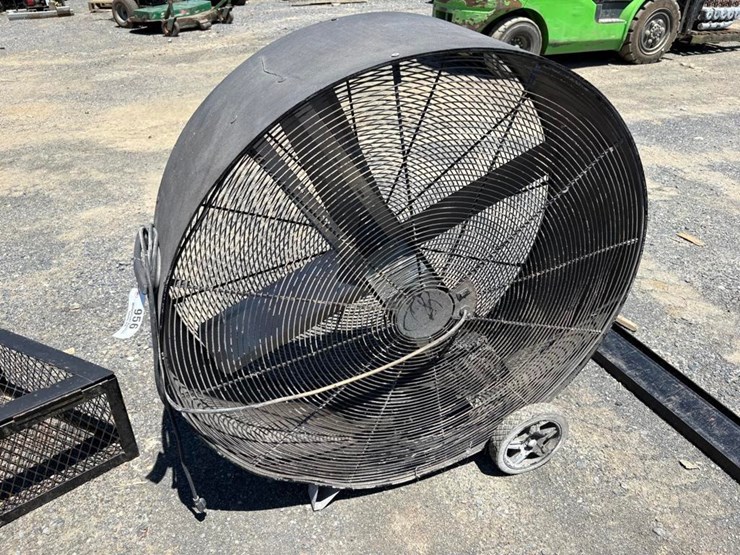 uline-48in-portable-fan-image-1