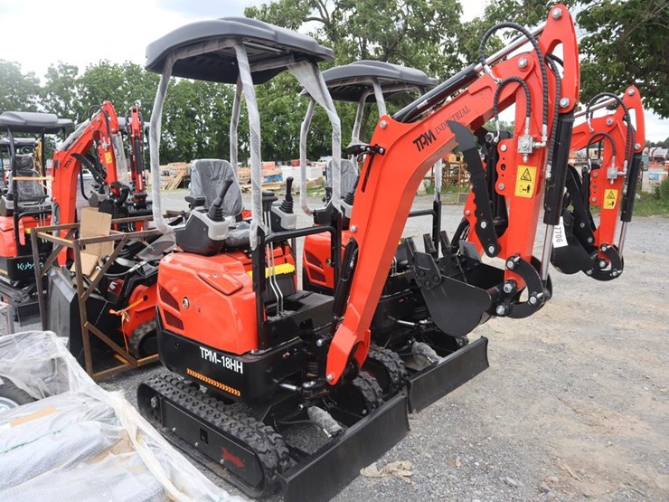 tpm-18hh-mini-excavator-image-1