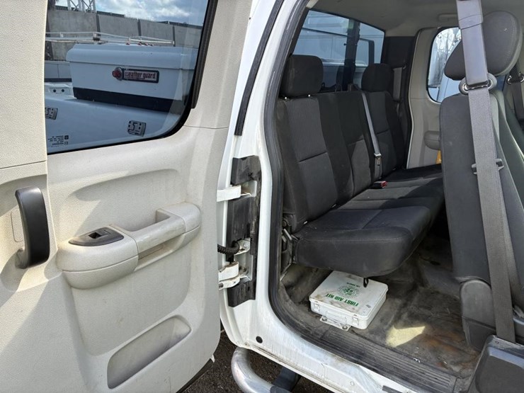 2012-gmc-sierra-2500-image-10