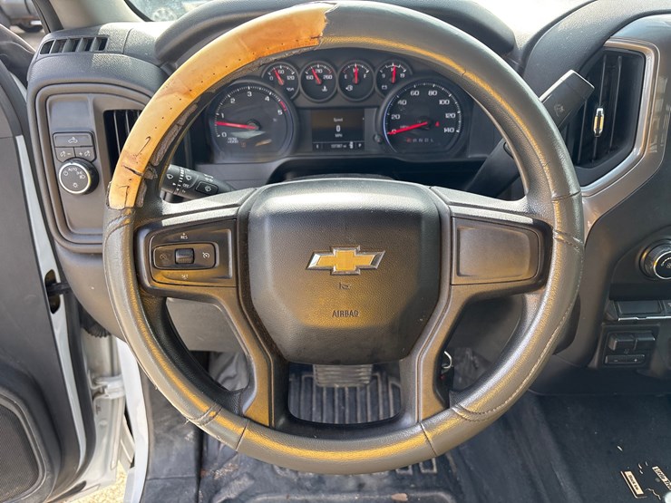 2021-chevrolet-silverado-3500-image-13