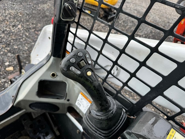 2015-bobcat-t590-image-27