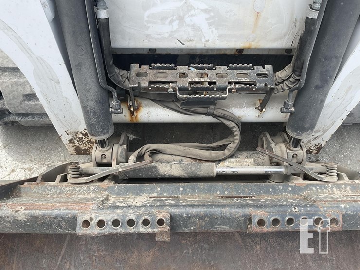 2016-bobcat-t750-image-12