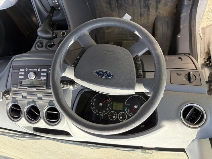 2012-ford-transit-image-16