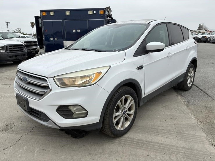 2017-ford-escape-image-1