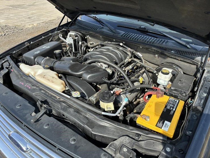 2010-ford-explorer-xlt-image-7