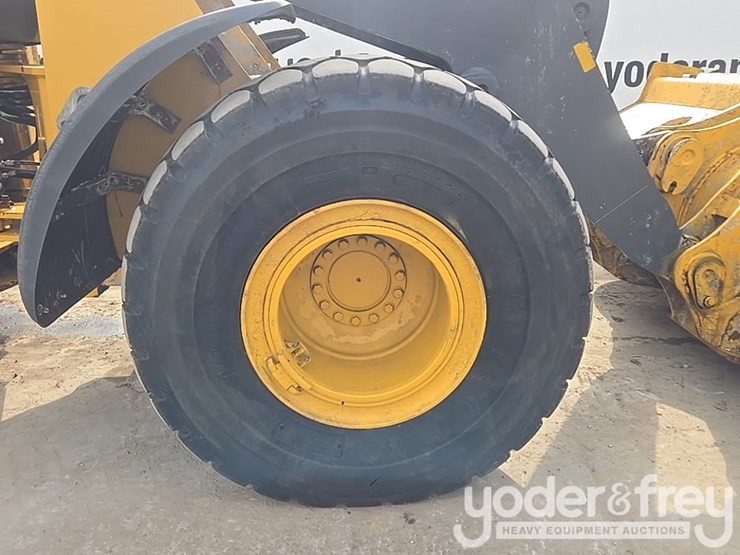 2019-deere-724k-image-13