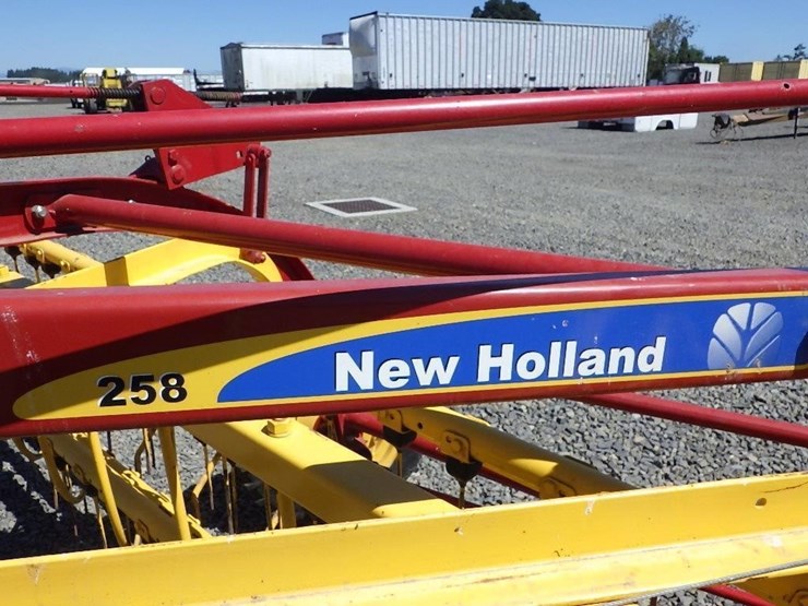 new-holland-258-image-8
