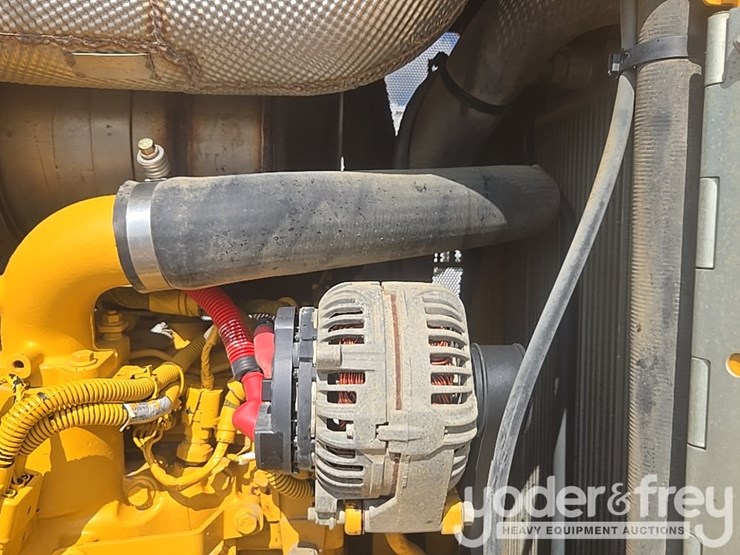 2023-deere-650k-lgp-image-44