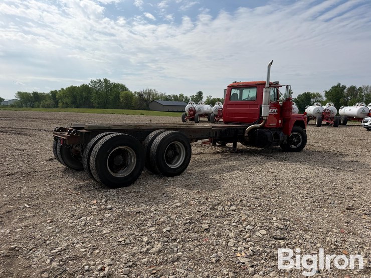 1984-mack-r686st-image-5