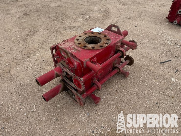 (1-27)-7-1/16"-2000/3000#-dbl-manual-bop-image-2