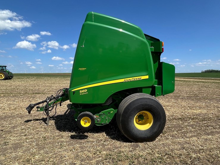 john-deere-569-premium-image-3
