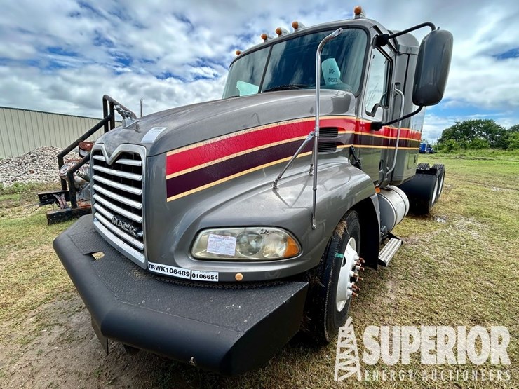 (x)-(9-30)-2009-mack-cxu613-t/a-wet-kit-truck-trac...-image-3