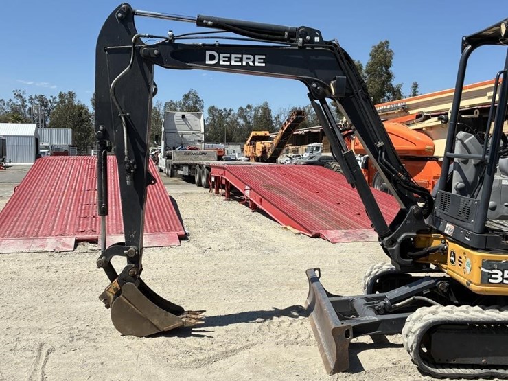 2020-deere-35g-image-5