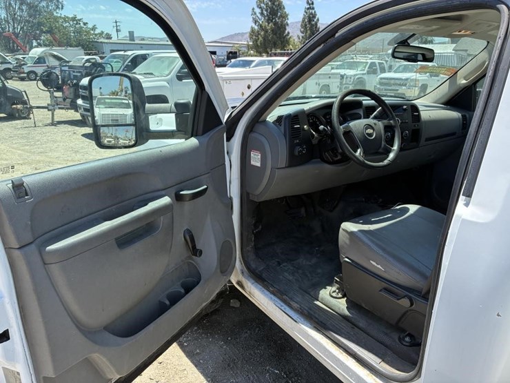 2011-chevrolet-silverado-2500-image-15