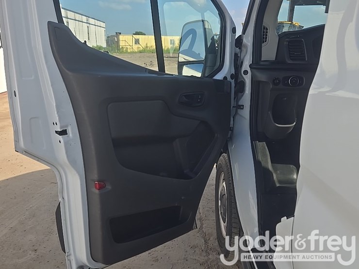 2020-ford-transit-image-28