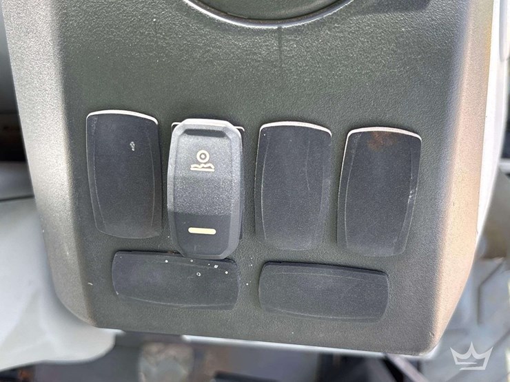 2015-caterpillar-416f-image-35