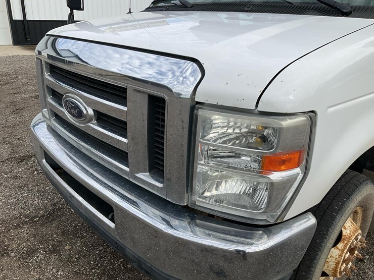 2010-ford-e350-image-13