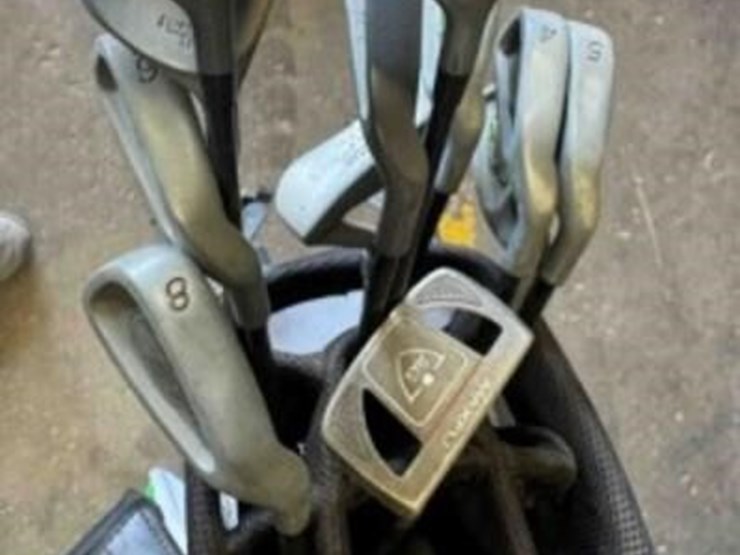 set-of-golf-clubs-image-2