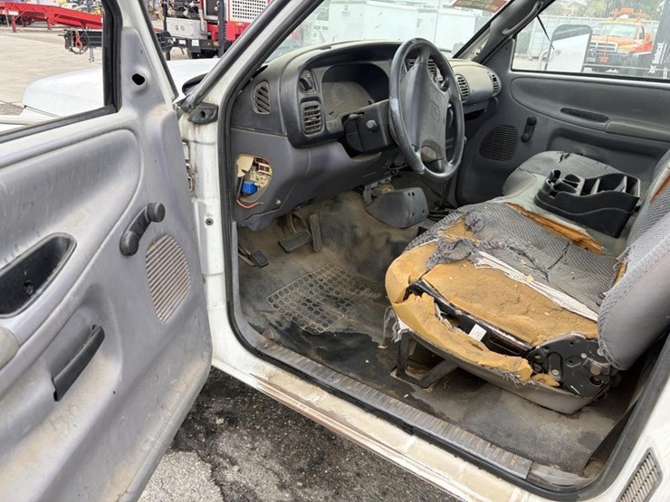 1999-dodge-ram-3500-image-12