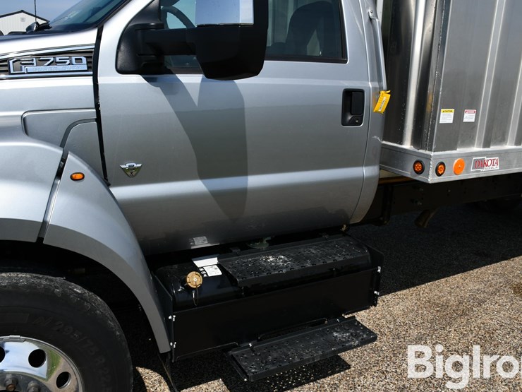 2025-ford-f750-image-13