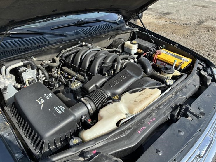 2010-ford-explorer-xlt-image-8